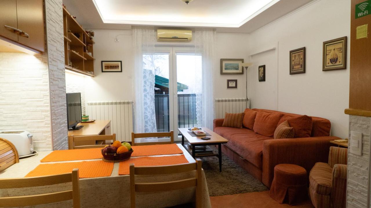 Apartment Akacija Gardens Belgrado Esterno foto