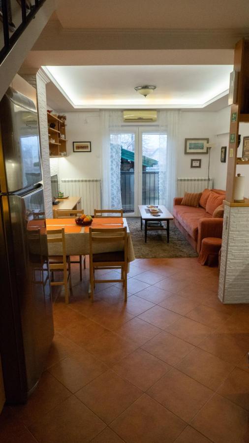Apartment Akacija Gardens Belgrado Esterno foto