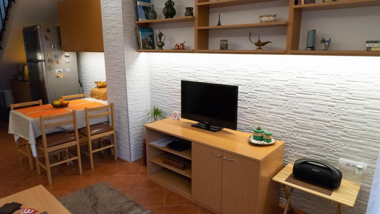 Apartment Akacija Gardens Belgrado Esterno foto