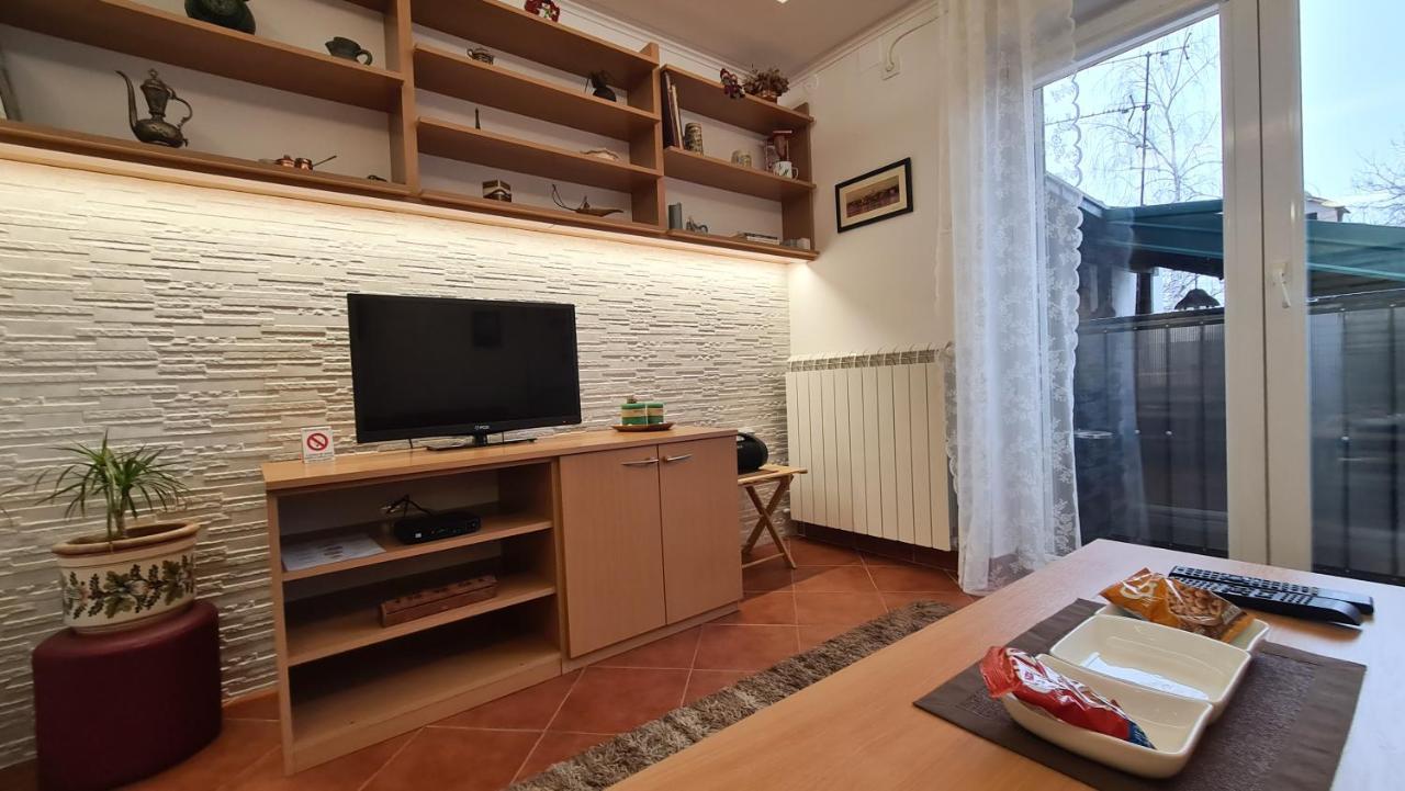 Apartment Akacija Gardens Belgrado Esterno foto