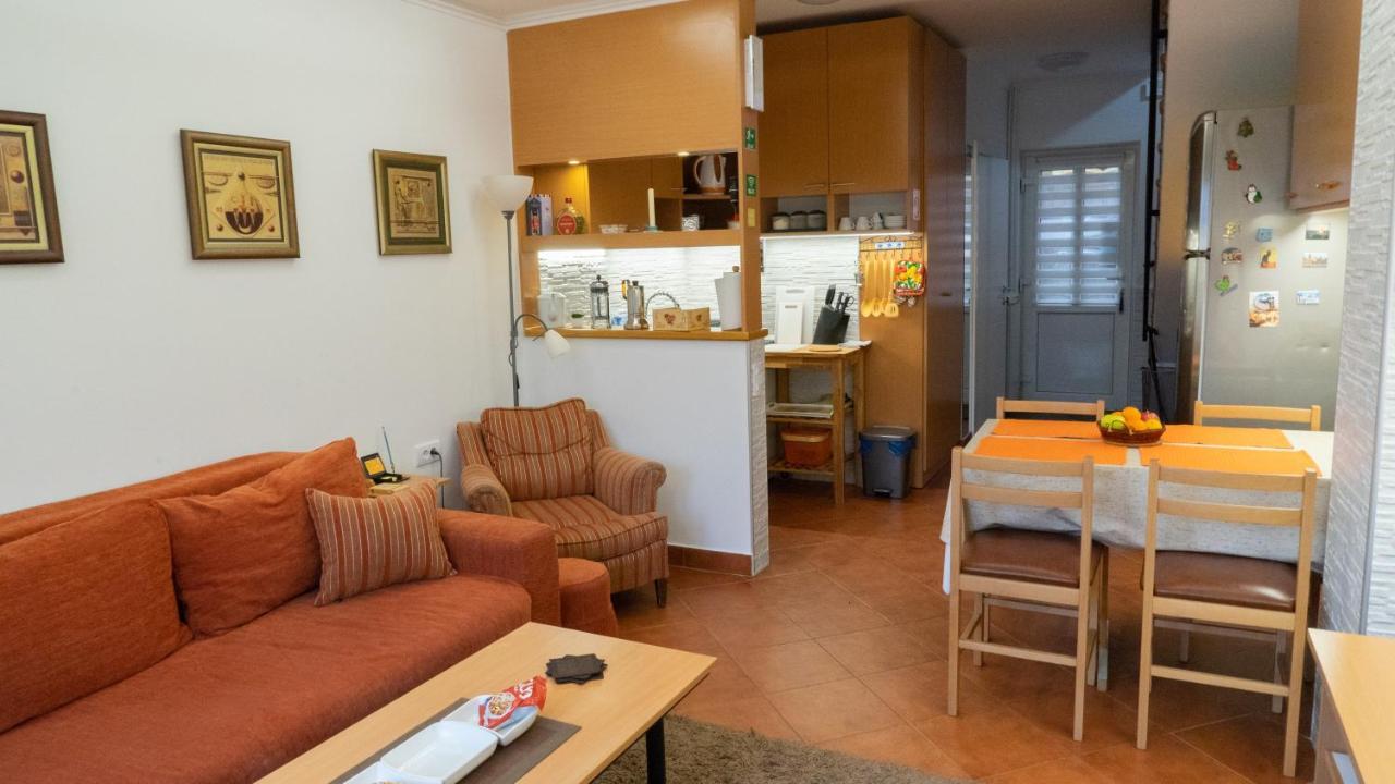 Apartment Akacija Gardens Belgrado Esterno foto