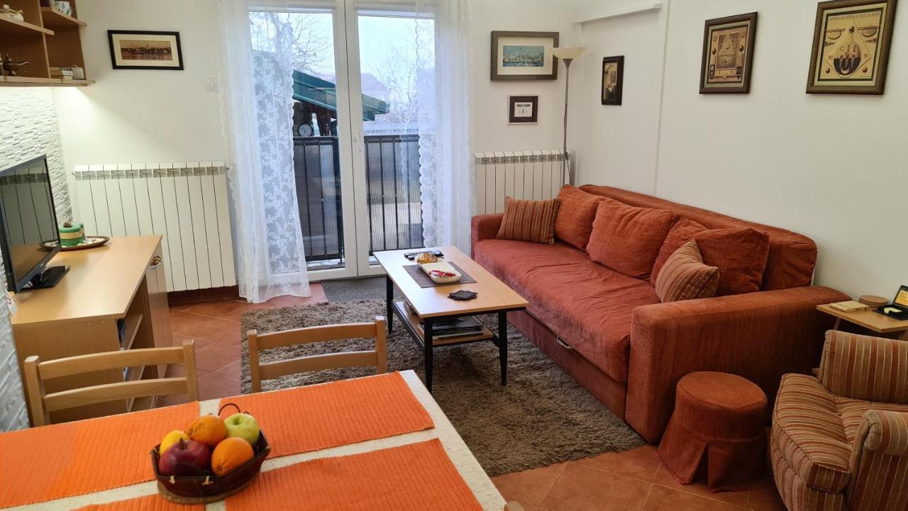Apartment Akacija Gardens Belgrado Esterno foto