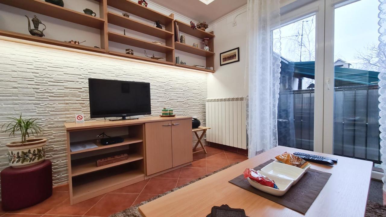 Apartment Akacija Gardens Belgrado Esterno foto