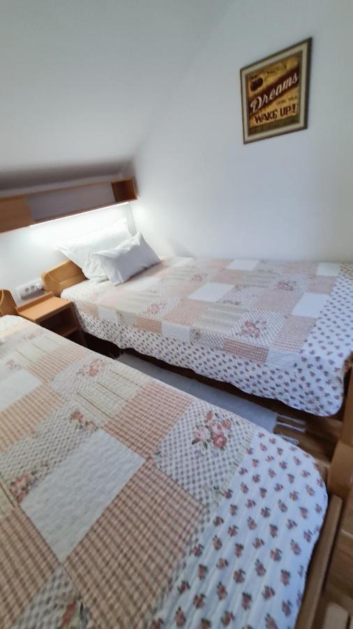 Apartment Akacija Gardens Belgrado Esterno foto