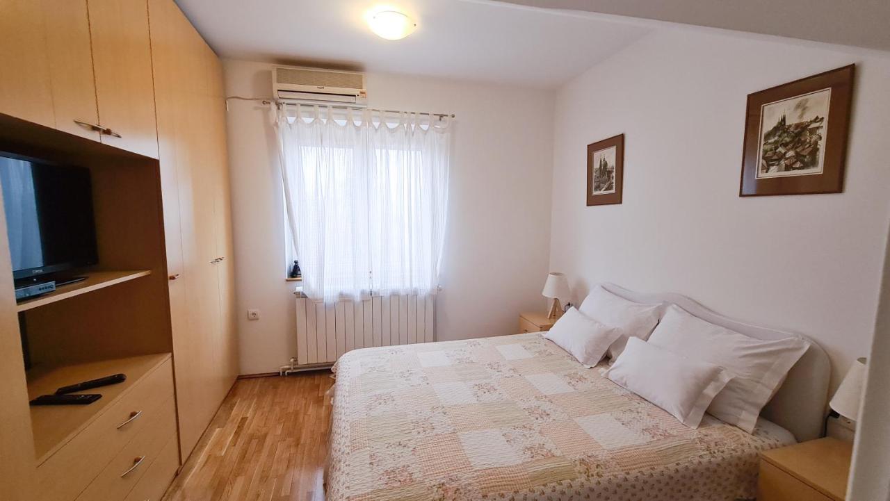 Apartment Akacija Gardens Belgrado Esterno foto