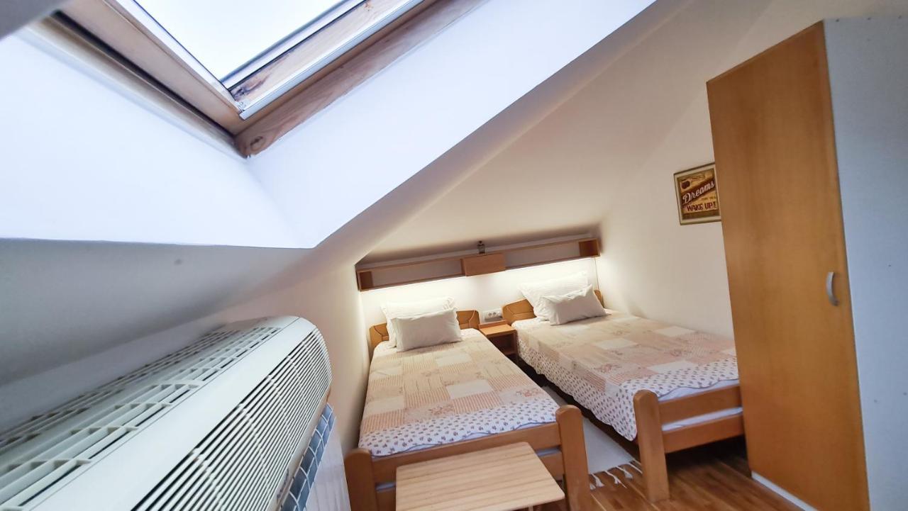 Apartment Akacija Gardens Belgrado Esterno foto