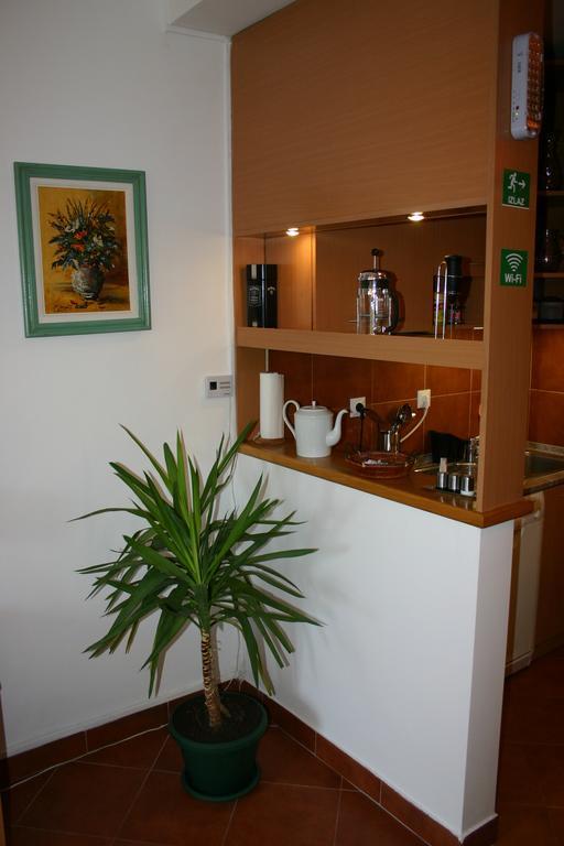 Apartment Akacija Gardens Belgrado Camera foto