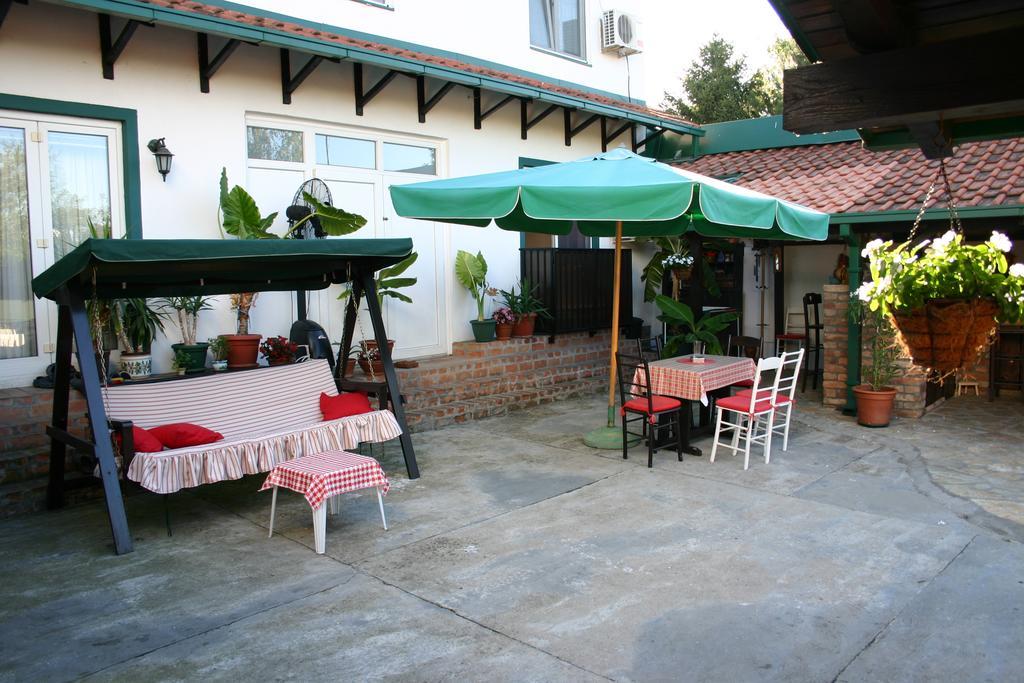 Apartment Akacija Gardens Belgrado Esterno foto