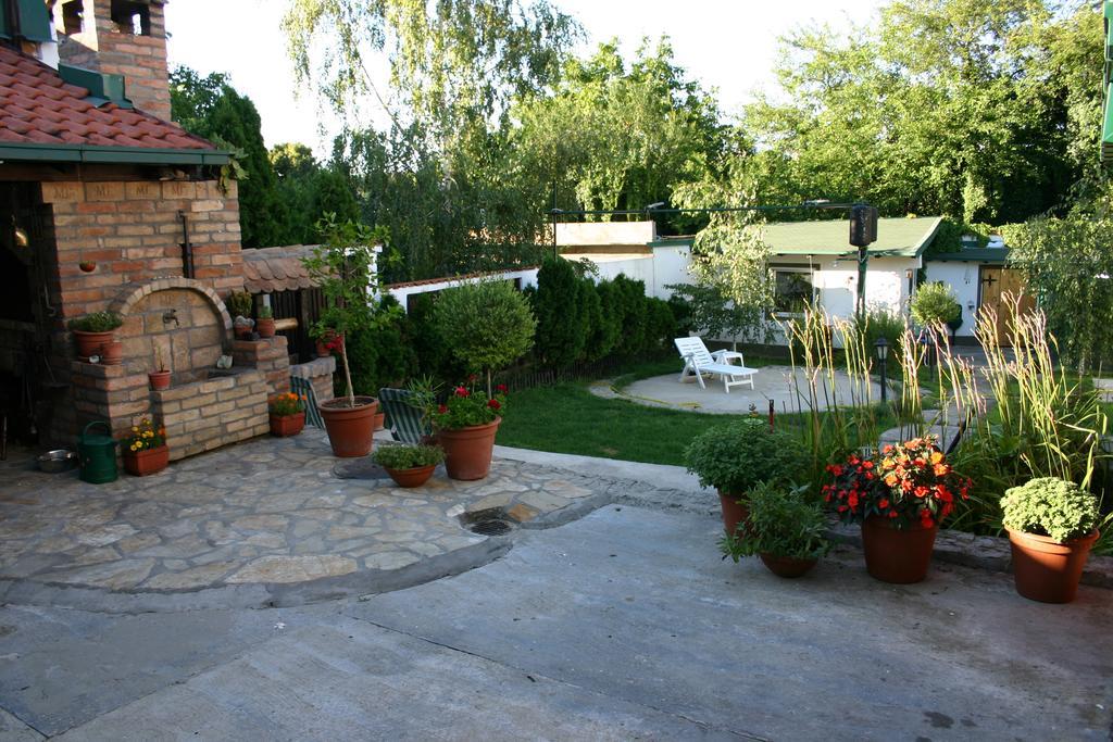 Apartment Akacija Gardens Belgrado Esterno foto